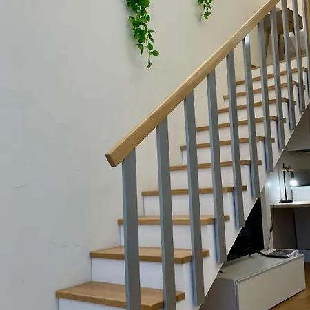 Rosales' Nest - Close To Metro And Train-3